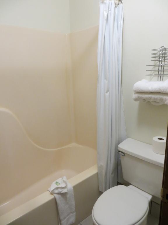 Hotel Baymont By Wyndham Wellington Habitación foto